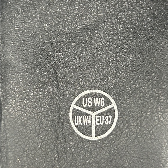 T.U.K. Pointed Studded Sandals Sz 6 - Picture 8 of 9